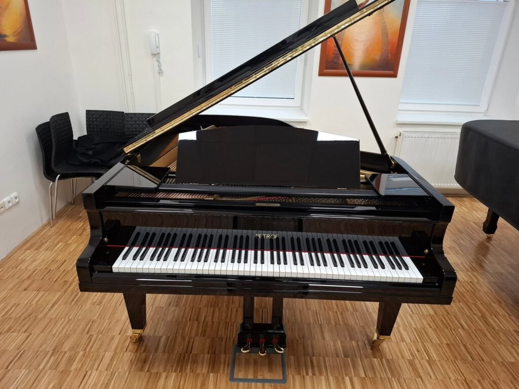 Klavírní křídlo Petrof model III